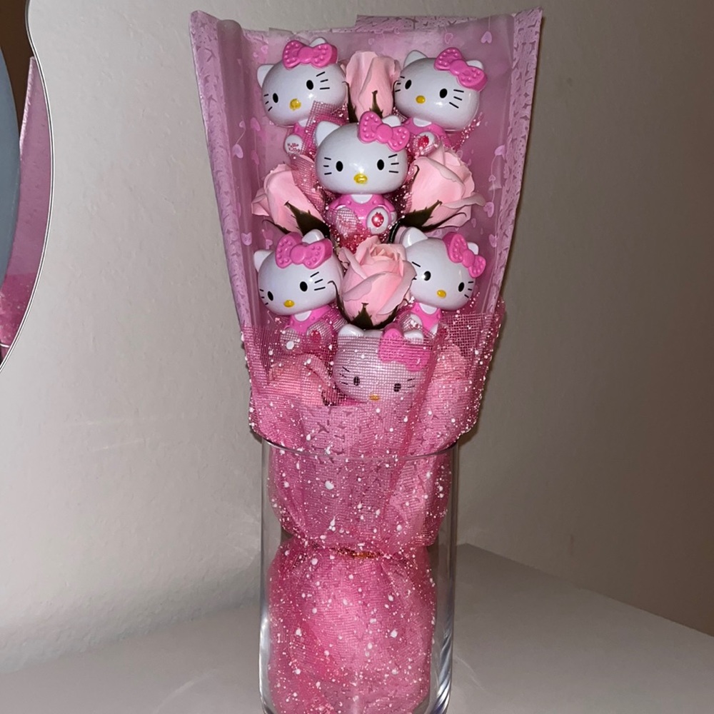 Hello Kitty Flowers 💗